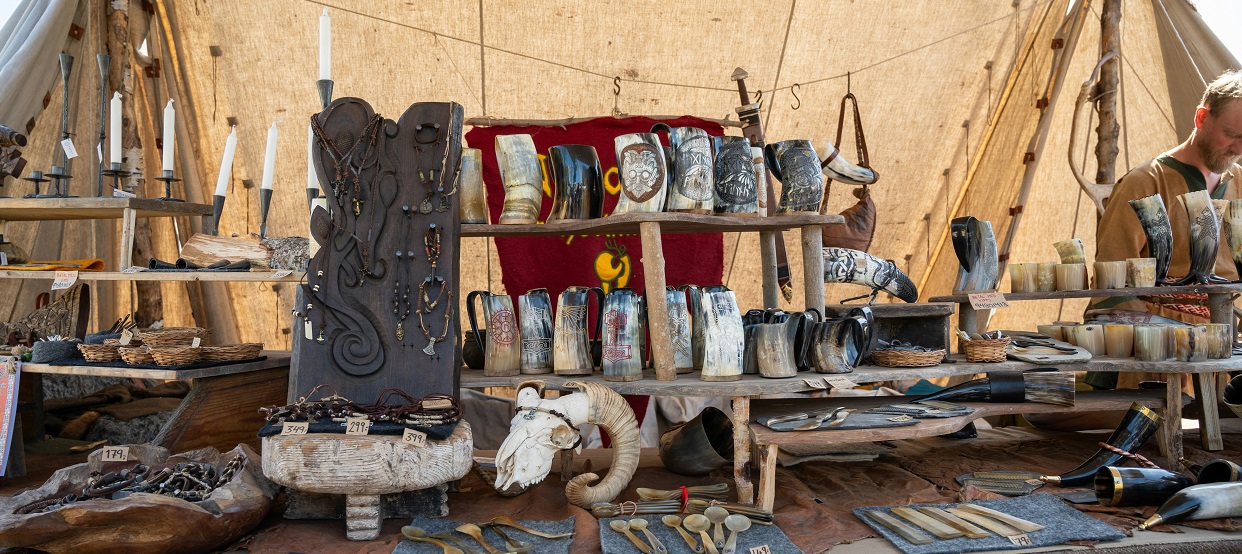 table showing old Viking jewellery, cutlery and drinking vessels